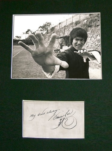 Bruce lee signed mounted - signed,